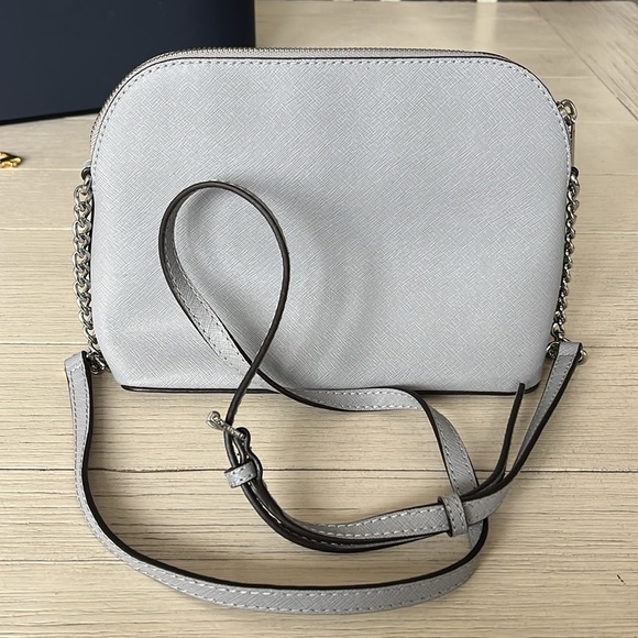 Michael Kors Brand New women’s bag. Superb condition. Lt. grey w/2 interior pkts - Picture 2 of 9